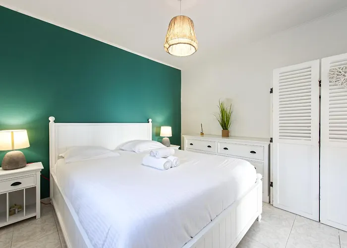 2 Pieces Confortable A Garavan - Parking *