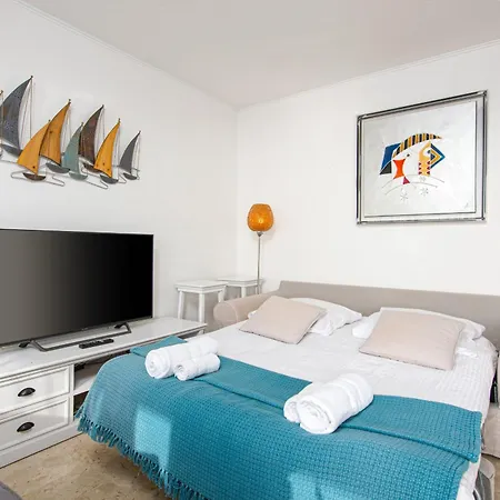 2 Pièces Confortable à Garavan - Parking Apartamento *