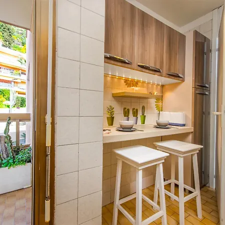 2 Pièces Confortable à Garavan - Parking Apartamento