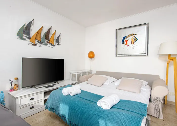 2 Pièces Confortable à Garavan - Parking Apartamento *