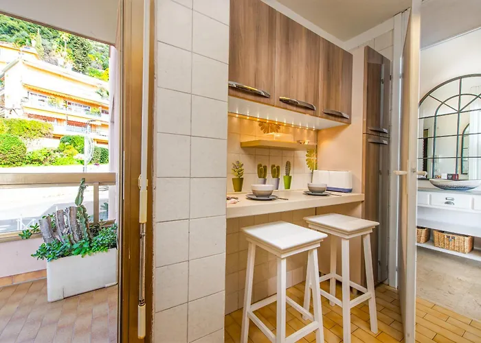 2 Pièces Confortable à Garavan - Parking Apartamento