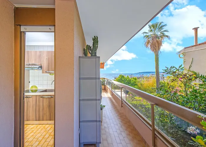 2 Pièces Confortable à Garavan - Parking *